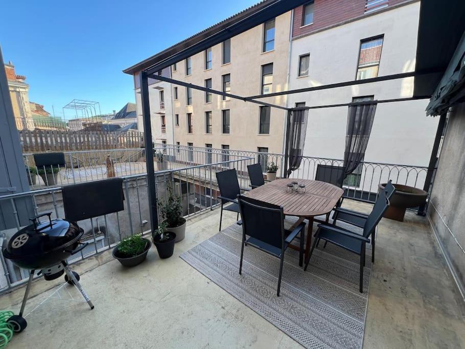 Coeur De Ville, Garage Prive Et Gratuit Avec Terrasse ! Cahors Exterior foto